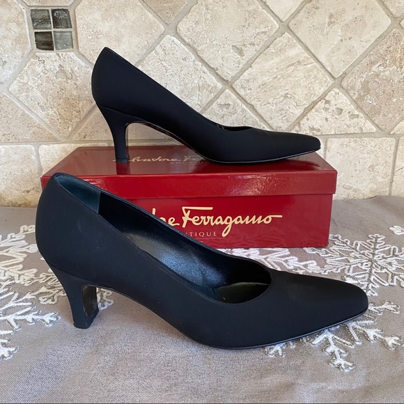 SALVATORE FERRAGAMO Black Pumps NARROW - Picture 2 of 16